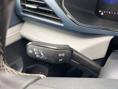 Used 2024 Volkswagen Taos SE image 13