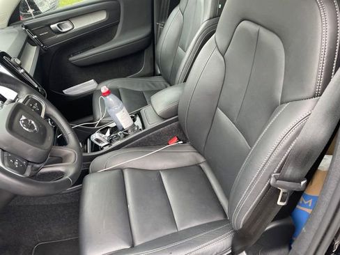 Used 2025 Volvo XC40 B5 Plus AWD/4WD image 8
