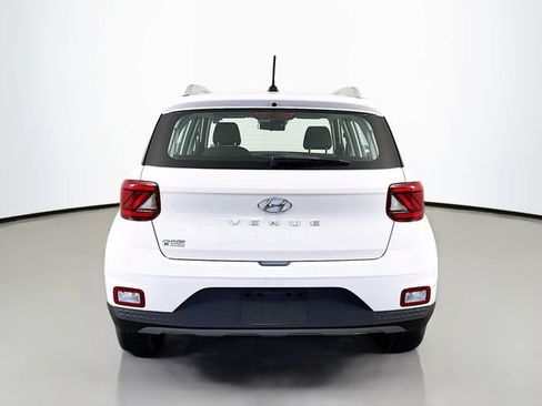 Used 2023 Hyundai Venue SEL w/ Cargo Package FWD image 5