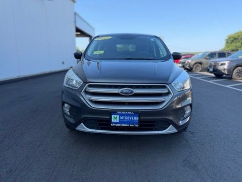 Used 2017 Ford Escape SE AWD/4WD image 2