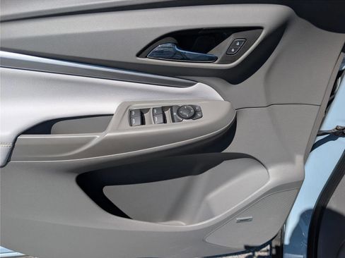 Used 2023 Chevrolet Bolt EUV Premier w/ Sun & Sound Package FWD image 18