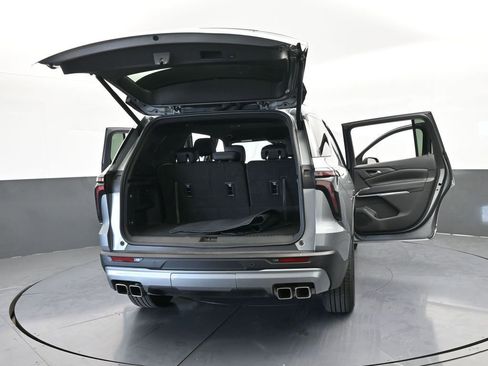 Used 2025 Chevrolet Traverse LT image 76