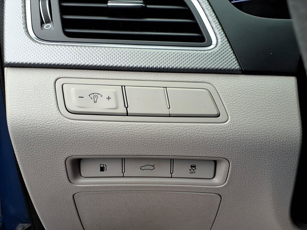Used 2016 Hyundai Sonata SE FWD image 17