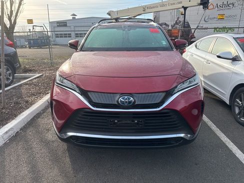 Used 2021 Toyota Venza XLE w/ Carpet Mat Package (TMS) image 2