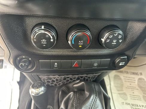 Used 2015 Jeep Wrangler Unlimited Sahara w/ Dual Top Group AWD/4WD image 19