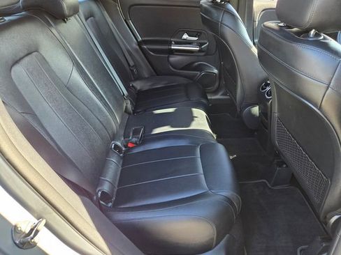 Used 2021 Mercedes-Benz GLA 250 image 13