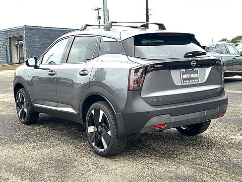 New 2026 Nissan Kicks SR w/ Cold Weather Package FWD image 6