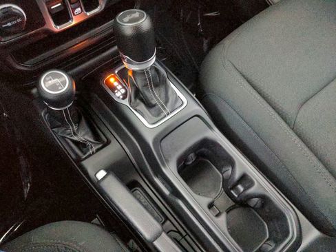 Used 2023 Jeep Wrangler Sahara image 29