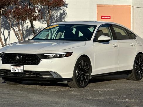 Used 2023 Honda Accord Touring image 9