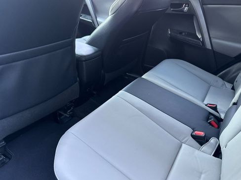 Used 2017 Toyota RAV4 Platinum image 15