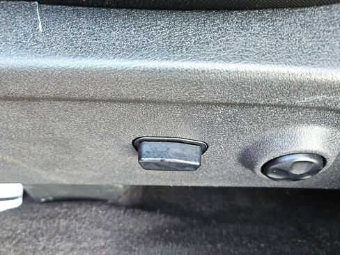 Used 2020 Dodge Journey SE w/ SE Popular Equipment Group image 18