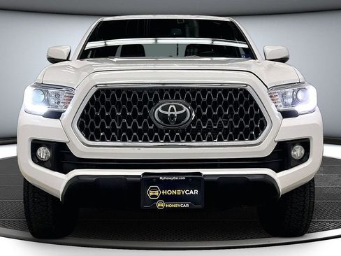 Used 2019 Toyota Tacoma TRD Off-Road AWD/4WD image 2