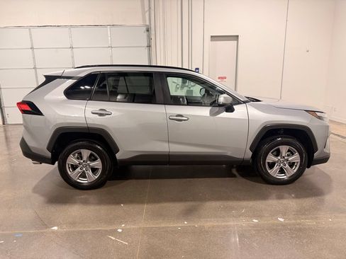 Used 2025 Toyota RAV4 XLE AWD/4WD image 4