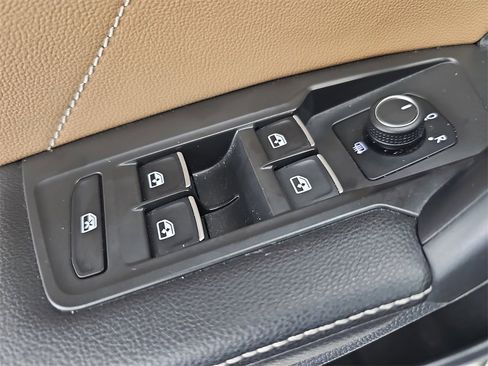 Used 2022 Volkswagen Tiguan SE R-Line image 36