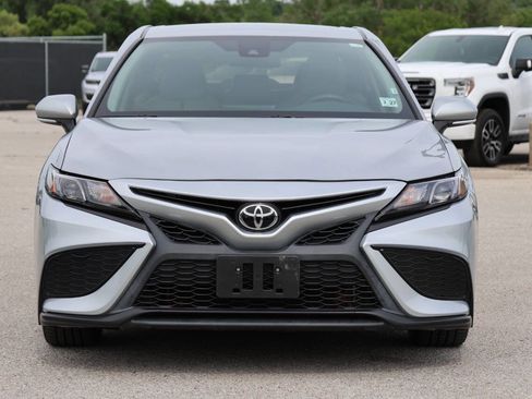 Used 2022 Toyota Camry SE AWD/4WD image 2
