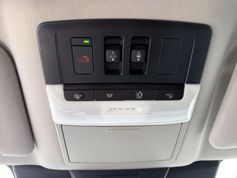 Used 2024 Nissan Pathfinder SL w/ SL Premium Package FWD image 18