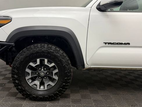 Used 2023 Toyota Tacoma TRD Off-Road w/ Technology Package AWD/4WD image 10