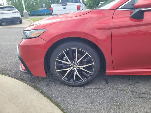 Used 2024 Toyota Camry SE FWD image 9