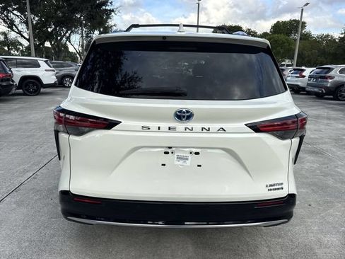 Used 2021 Toyota Sienna Limited FWD image 25