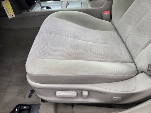 Used 2011 Toyota Camry LE FWD image 16