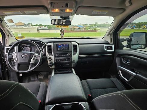 Used 2019 Nissan Titan SV w/ SV Convenience Package AWD/4WD image 24
