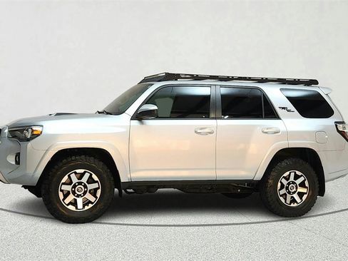 Used 2018 Toyota 4Runner TRD Off-Road image 2