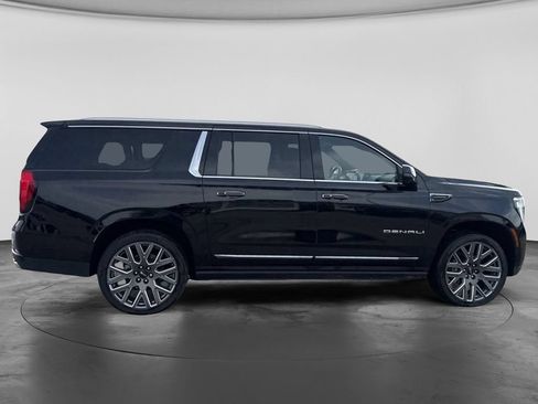 Used 2025 GMC Yukon XL Denali Ultimate w/ LPO, Floor Liner Package AWD/4WD image 13