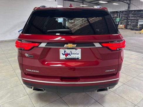 Used 2023 Chevrolet Traverse Premier FWD image 7
