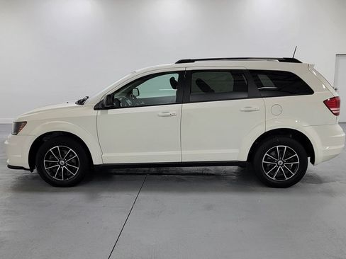 Used 2018 Dodge Journey SE w/ Connectivity Group FWD image 5