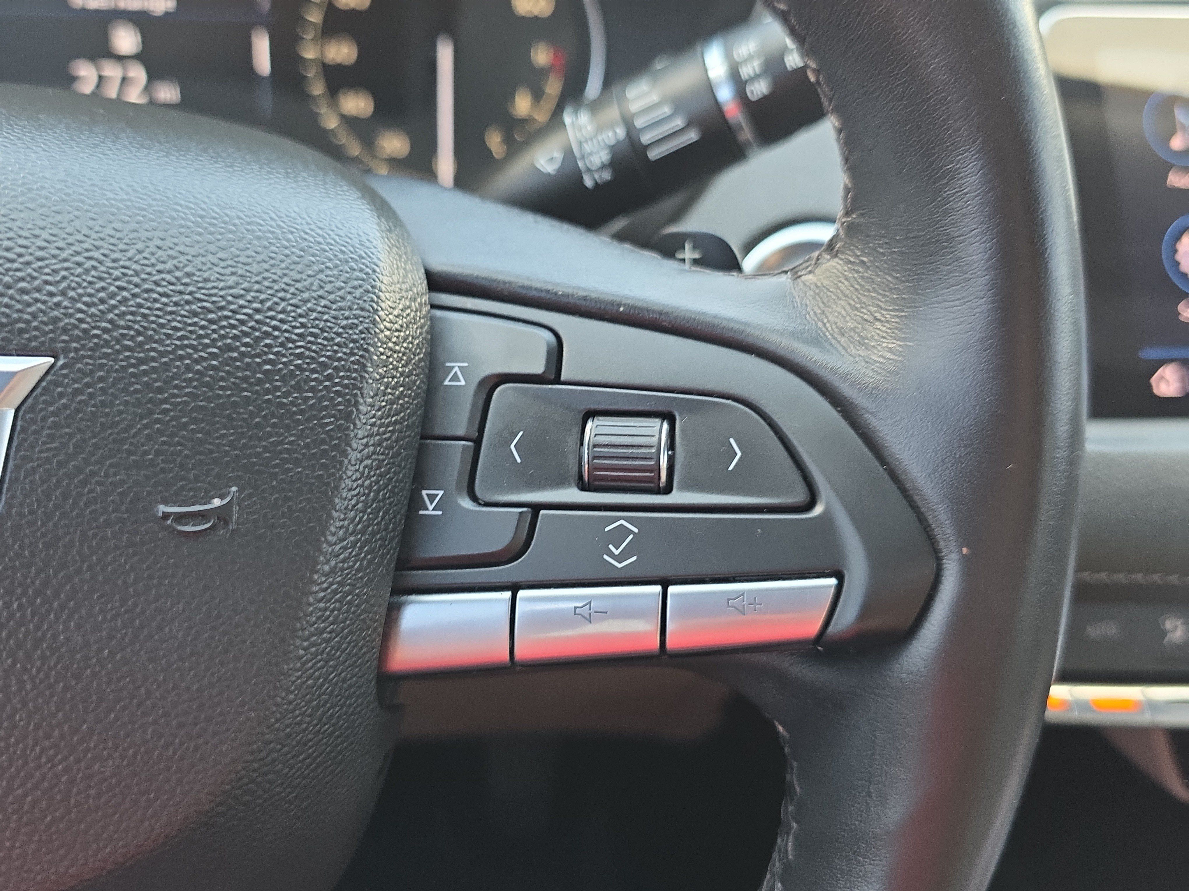 Used 2023 Cadillac XT4 Premium Luxury w/ Cold Weather Package FWD image 20