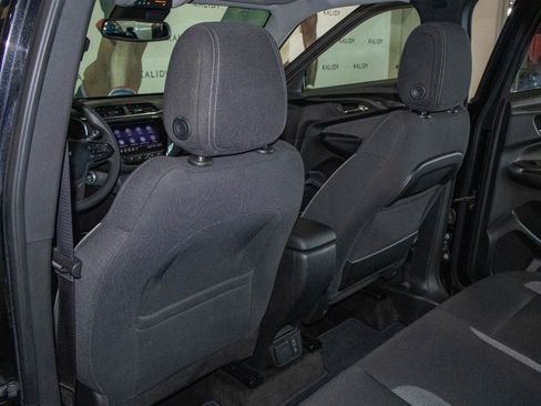 Used 2022 Chevrolet TrailBlazer LT w/ Convenience Package FWD image 9