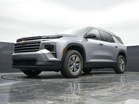 Used 2024 Chevrolet Traverse LT FWD image 38