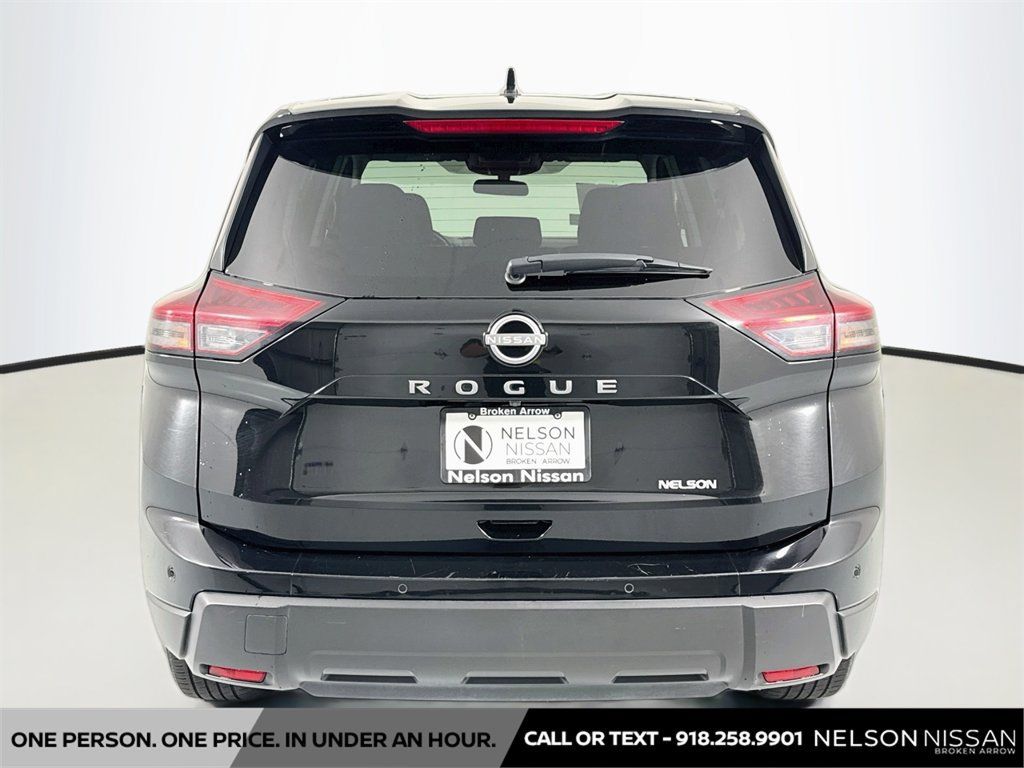 Certified 2025 Nissan Rogue SV FWD image 6