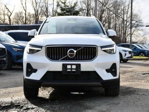 Certified 2025 Volvo XC40 B5 Plus image 2