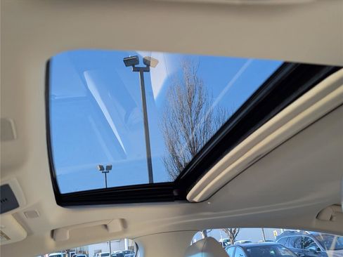 Certified 2025 Lexus ES 300h w/ Premium Package image 18