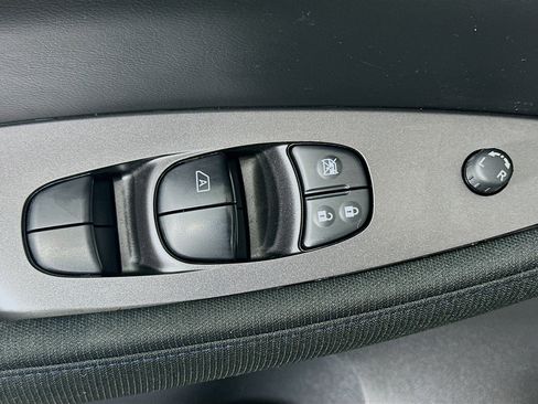 Used 2023 Nissan Leaf S image 15