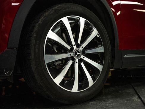 Used 2022 Mercedes-Benz GLA 250 4MATIC w/ Premium Package image 3