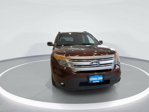 Used 2012 Ford Explorer XLT AWD/4WD image 3