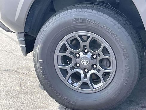 Used 2018 Toyota Tacoma SR5 image 21