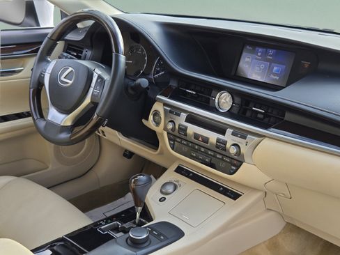 Used 2014 Lexus ES 350 w/ Premium Package FWD image 33
