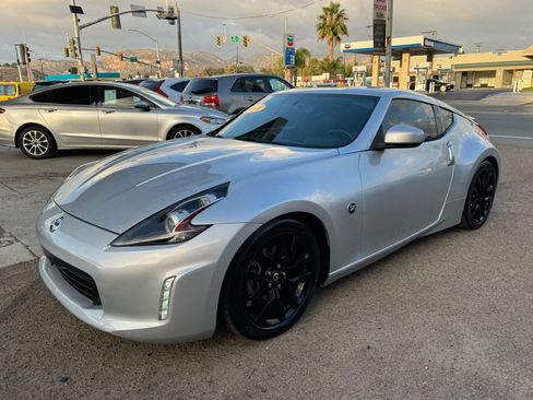 Used 2018 Nissan 370Z Touring image 5