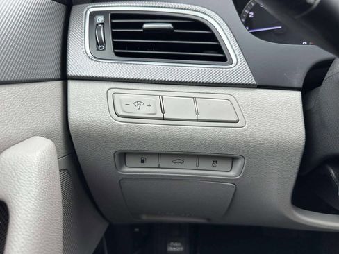 Used 2015 Hyundai Sonata SE FWD image 25