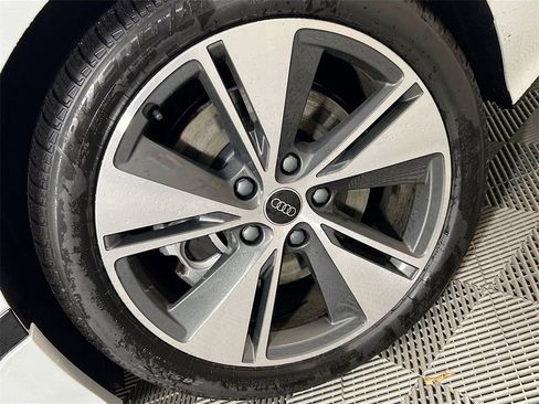 New 2025 Audi A6 e-tron Premium RWD image 26