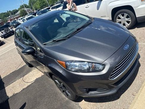 Used 2016 Ford Fiesta SE w/ Equipment Group 201A FWD image 2