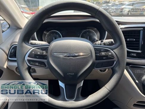 Used 2017 Chrysler Pacifica Touring w/ Tire & Wheel Group image 30