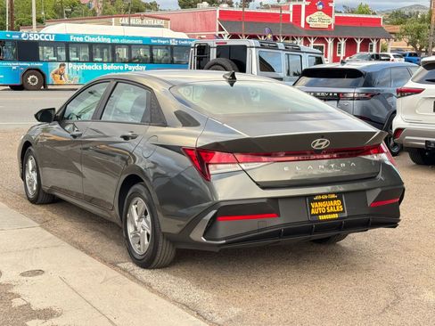 Used 2025 Hyundai Elantra SE FWD image 40