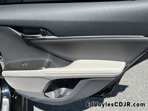 Used 2023 Toyota Camry XSE image 19