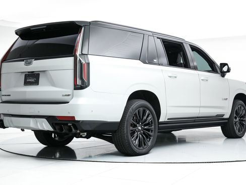 Used 2024 Cadillac Escalade ESV V w/ LPO, ONYX Package image 5