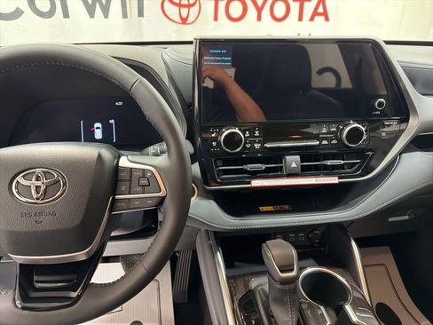 Used 2026 Toyota Highlander Platinum AWD/4WD image 27