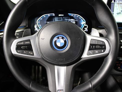 Used 2023 BMW 530e w/ M Sport Package image 18